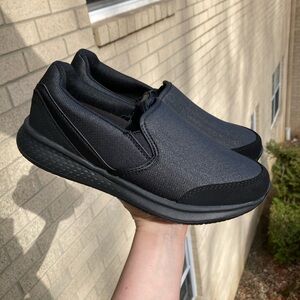 Tredsafe Slip Resistant Shoes Black Slip On Sneakers Size 8 NEW